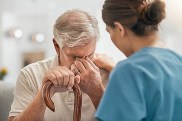 How Companionship in Home Care Boosts Seniors’ Mental Health in Northern Virginia